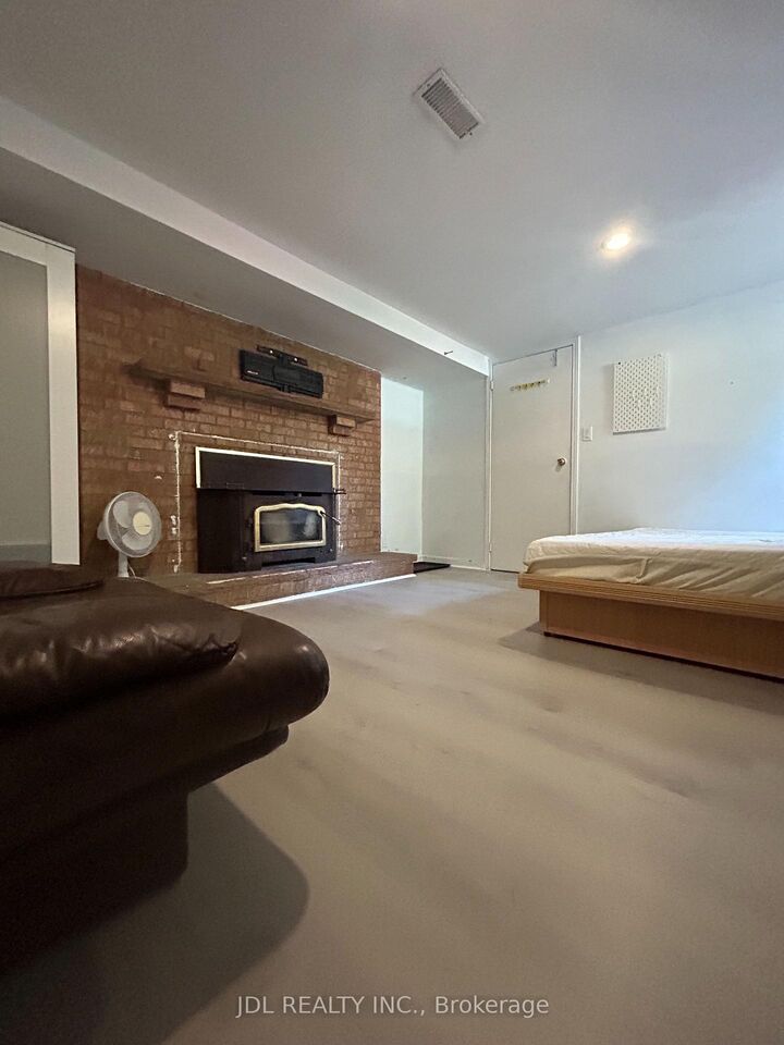 Property Photo:  186 Wilfred Ave. Avenue Suite A Bsmt  ON M2N 5C9 