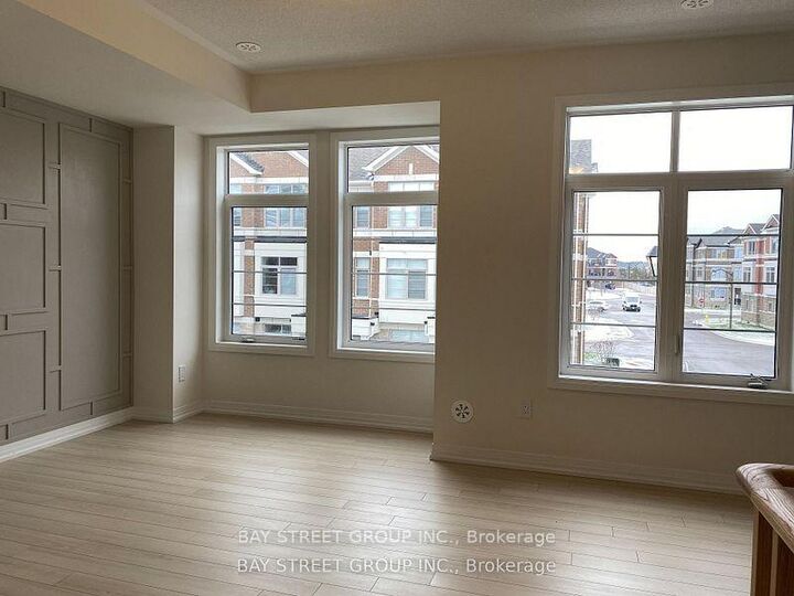 Photo de la propriété:  15 Sissons Way Suite 1  ON L6B 1R2 