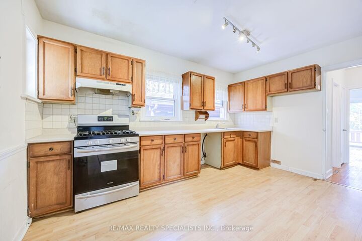 Property Photo: 47 Singleton Road ON M1R 1H8