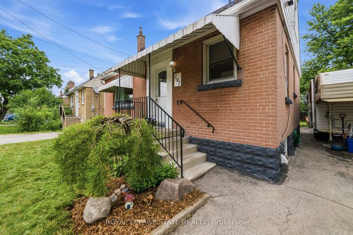 Property Photo:  197 East 12th Street  ON L9A 3X5 