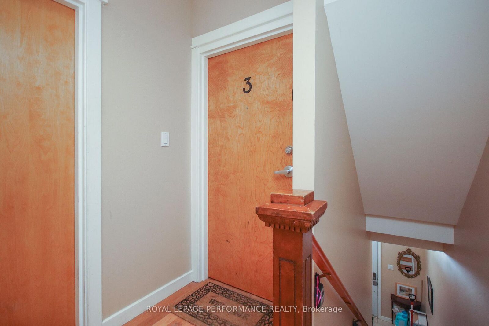 Property Photo:  736 Cooper Street E 3  ON K1R 5J6 