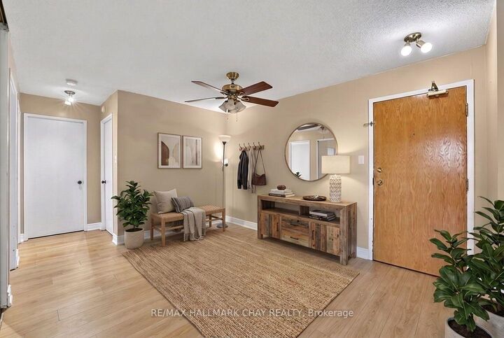 Property Photo: 326 Major Mackenzie Drive E 705 ON L4C 8T4