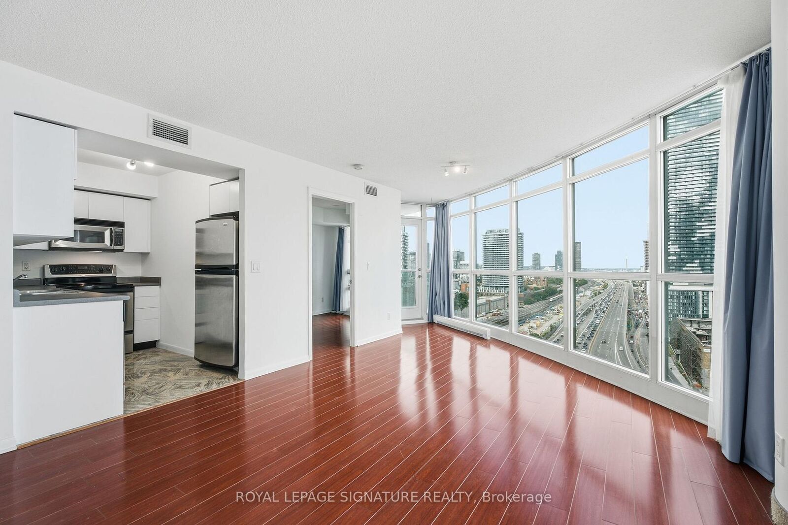 Property Photo: 18 Yonge Street 2011 ON M5E 1Z8