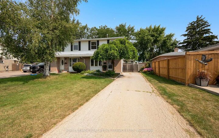Property Photo: 20 Glengrove Court ON L6S 1Z3