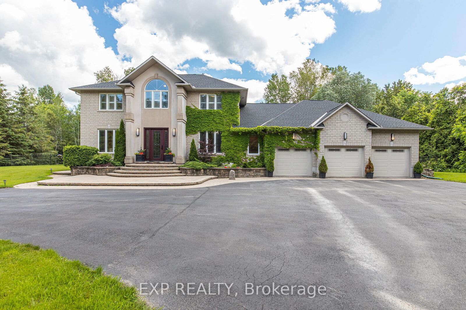 Property Photo: 1550 Lords Manor Lane ON K4M 1K3