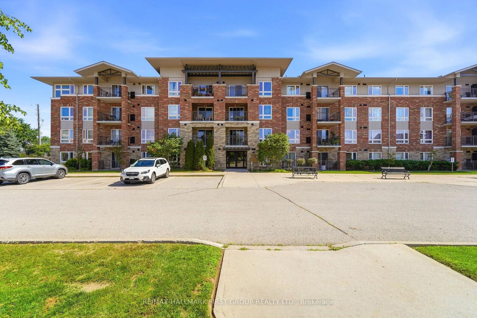 Property Photo:  19 Waterford Drive 403  ON N1L 0J1 