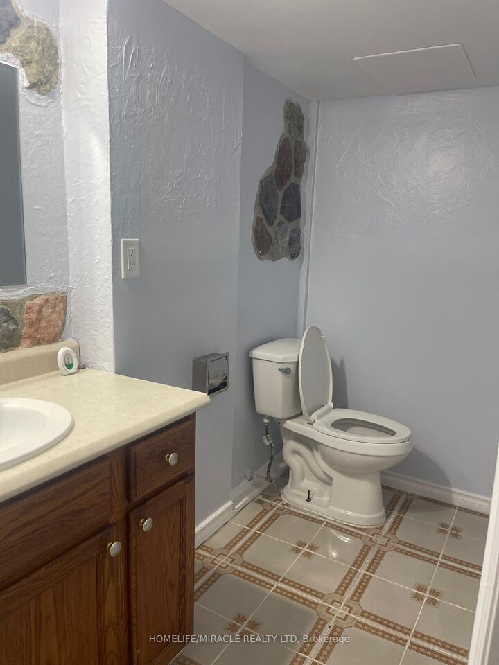 Property Photo: 87 Renny Crescent ON N6E 2C4