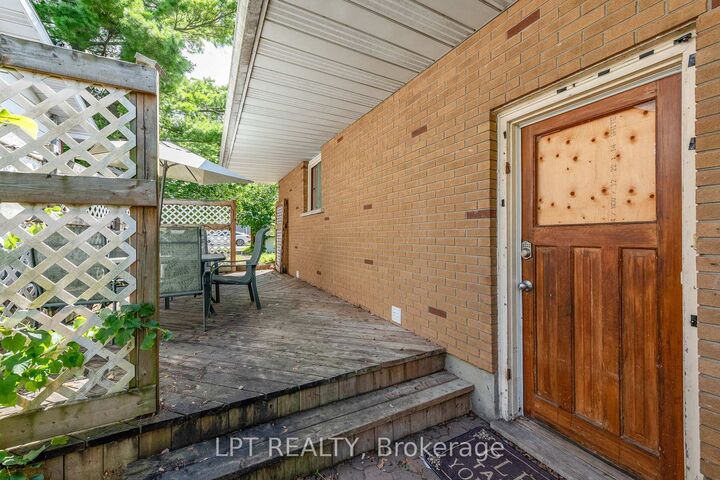 Property Photo:  999 Cavan Street 999  ON K1Z 5T6 