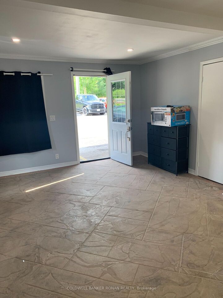 Photo de la propriété:  17061 Highway 50 N/A  ON L7E 0K5 
