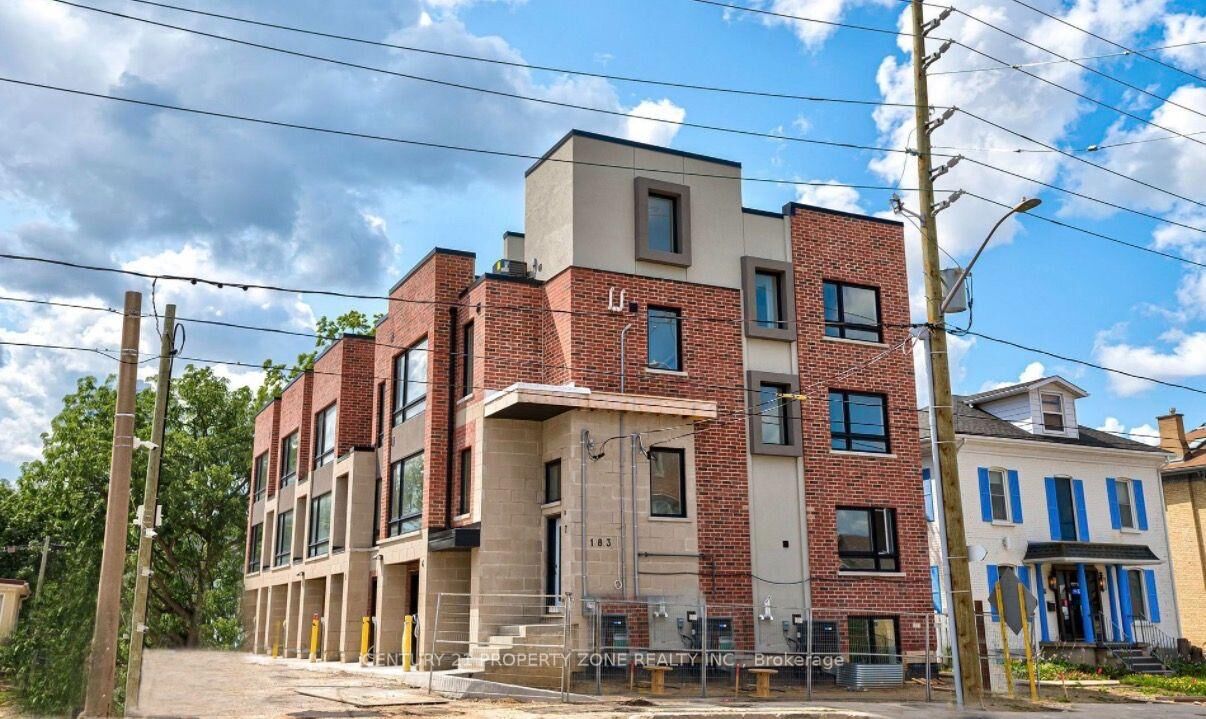 Photo de la propriété:  183 Victoria Street N 4  ON N2H 5C5 