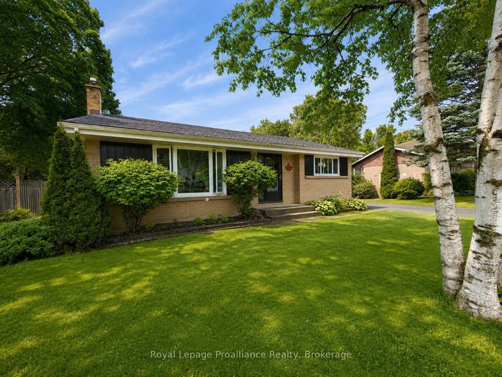 Property Photo:  32 Glen Road  ON K8P 4G1 