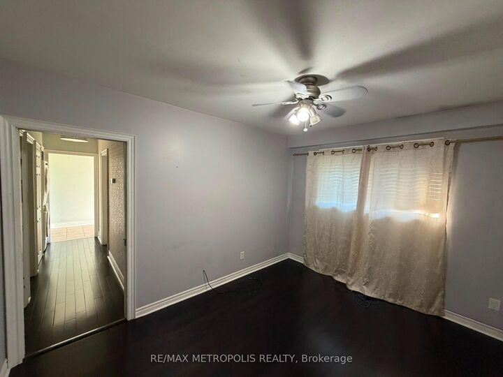Property Photo:  37 Carlyle Crescent Upper  ON L6W 2Y9 