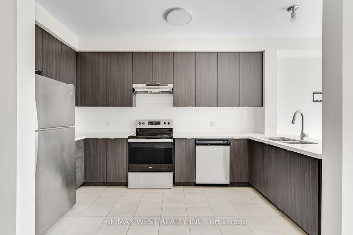 Property Photo: 50 Edinburgh Drive 69 ON L6Y 1N9