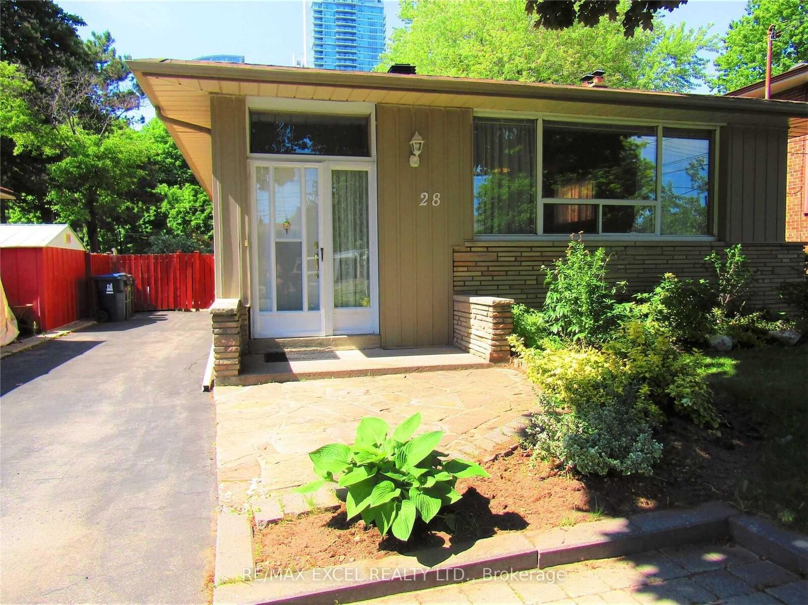 Property Photo:  28 Aspendale Drive Main  ON M1P 4J6 