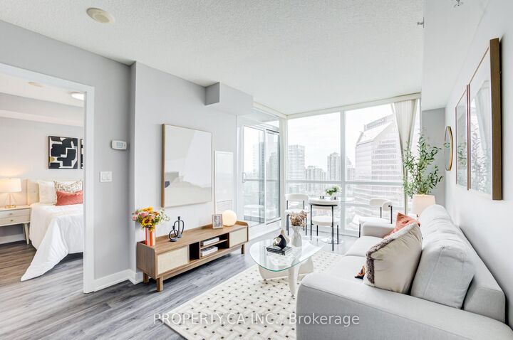Property Photo:  5740 Yonge Street 1701  ON M2M 0B1 