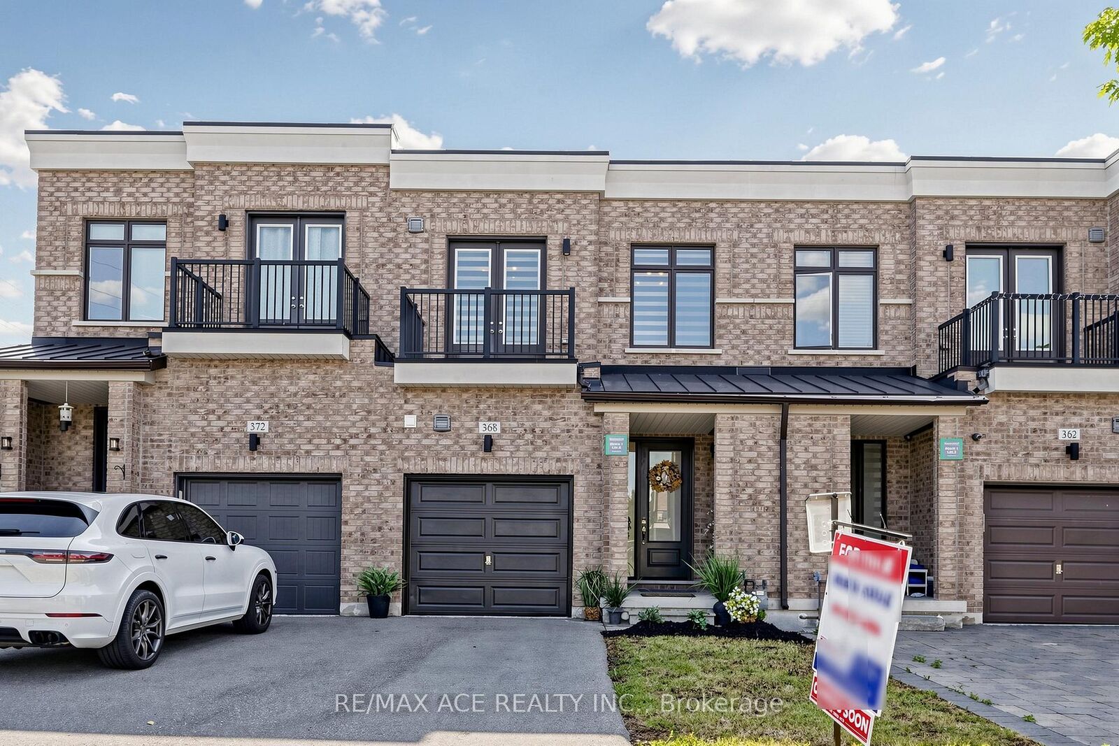 Property Photo: 368 Elyse Court ON L4G 2C9