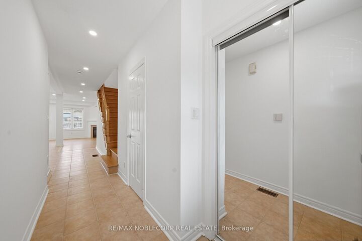 Property Photo:  22 Carriage House Road  ON L7E 2H6 