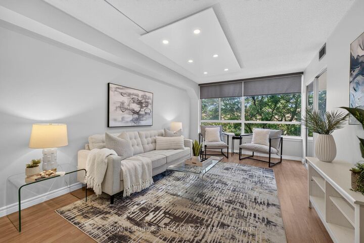 Property Photo:  1001 Cedarglen Gate 221  ON L5C 4R2 