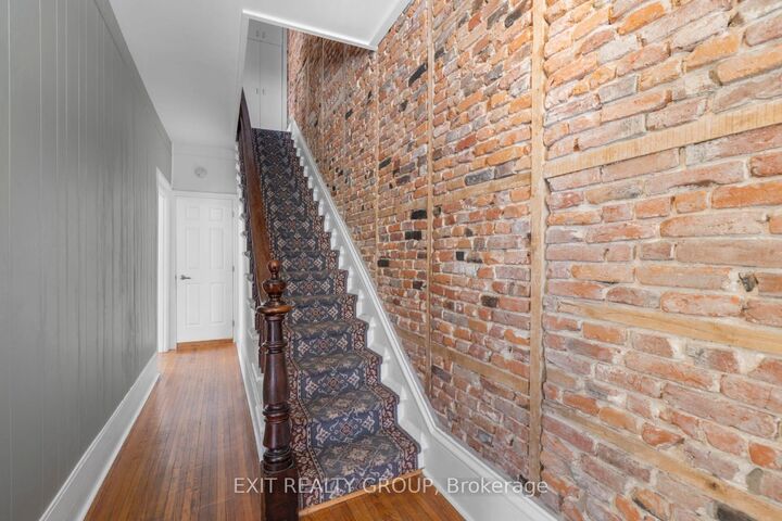 Property Photo:  92 Cedar Street  ON K8P 3M4 