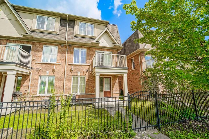 Property Photo:  28 Burtonbury Lane  ON L1Z 0L3 