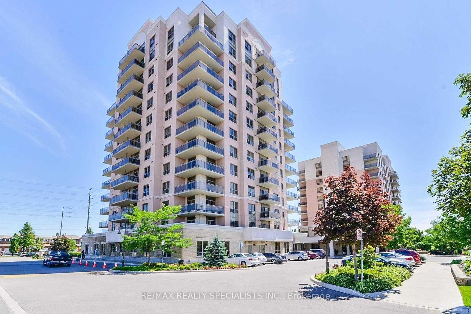 Property Photo: 810 Scollard Court 1007 ON L5V 0A4