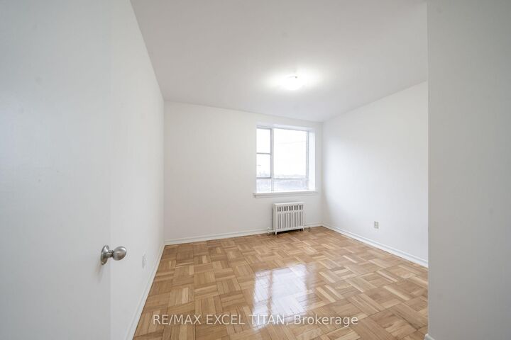 Property Photo:  2507 Eglinton Avenue W 103  ON M6M 1S9 