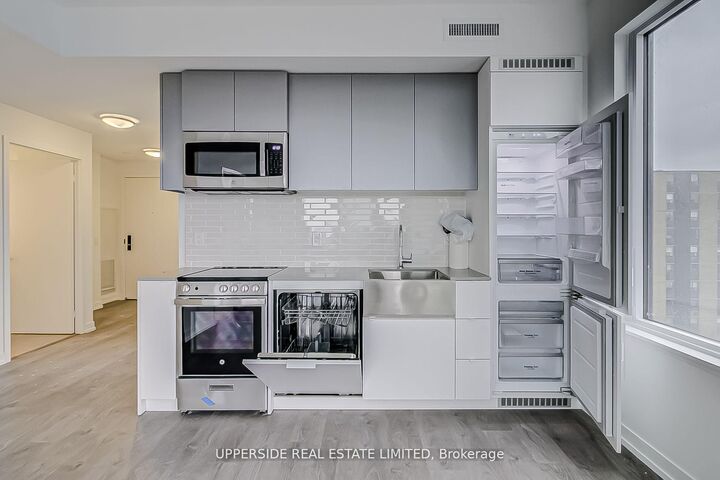 Property Photo:  270 Dufferin Street 401  ON M6K 0H8 