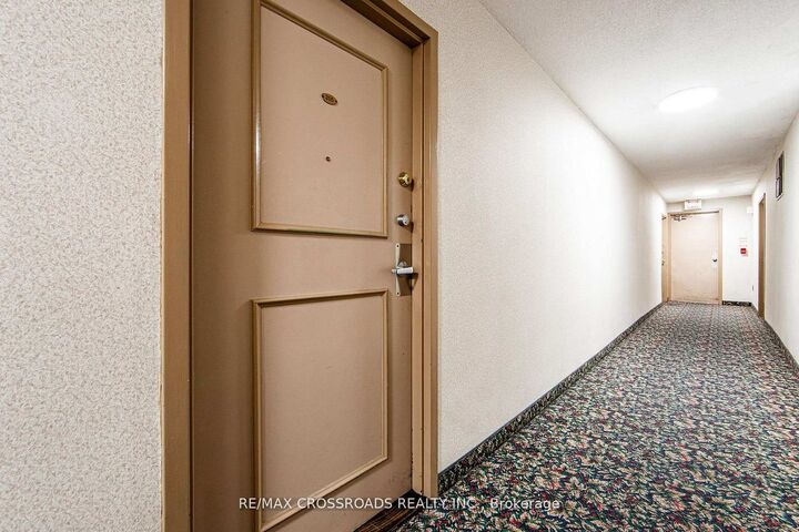 Property Photo:  5 Shady Golfway SW 205  ON M3C 3A5 