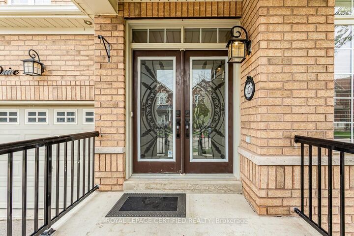 Property Photo: 3226 Paul Henderson Drive ON L5M 0H3