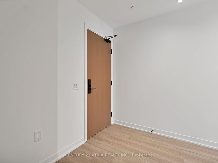 Property Photo:  195 McCaul Street 716  ON M5T 1W6 