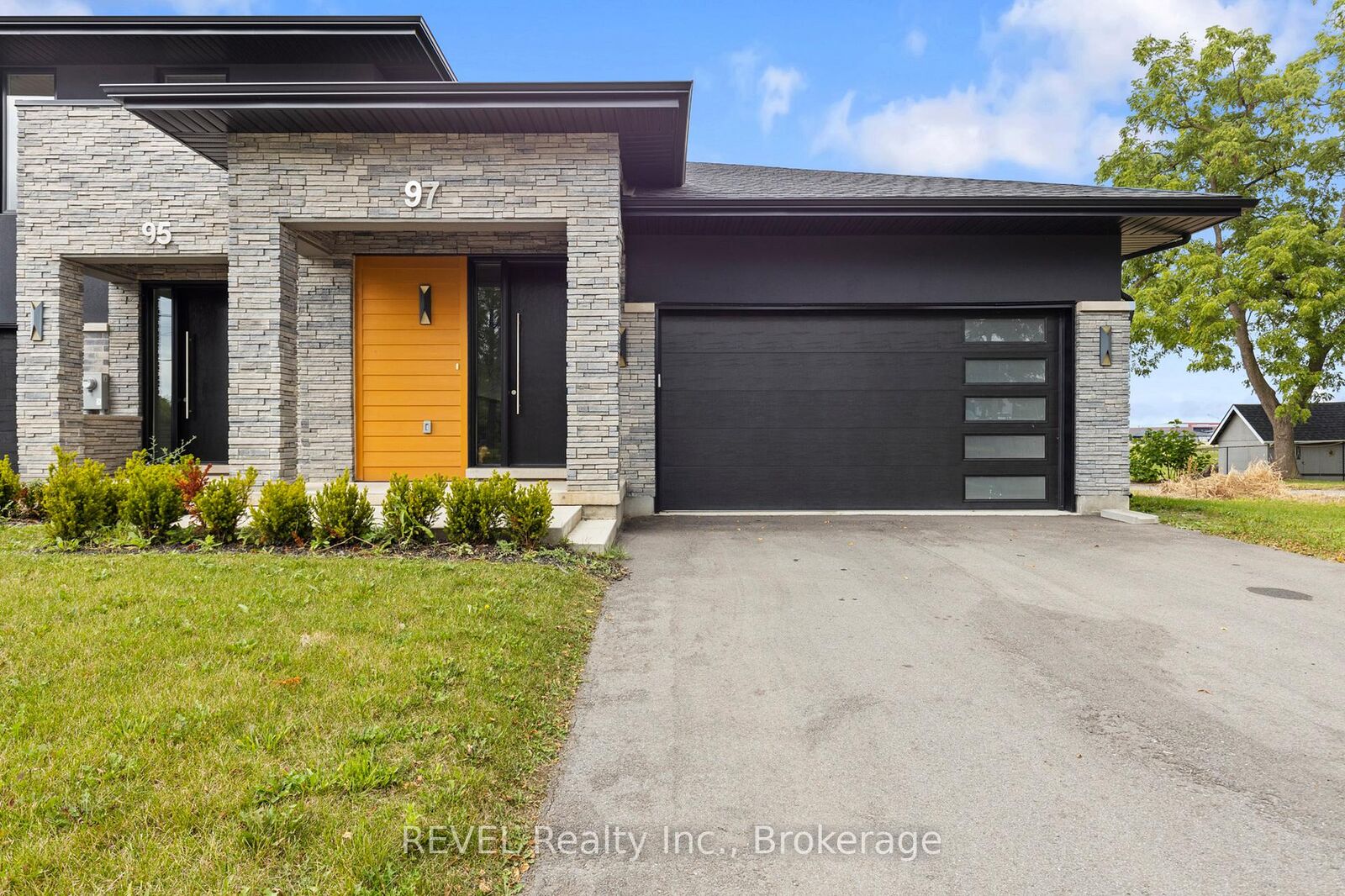 Property Photo: 97 Port Robinson Road Main Floor ON L3B 5N5