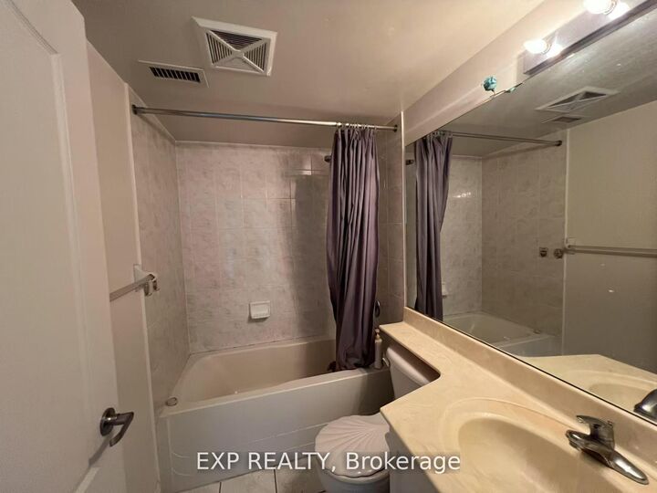Photo de la propriété:  50 Brian Harrison Way 802  ON M1P 5J4 