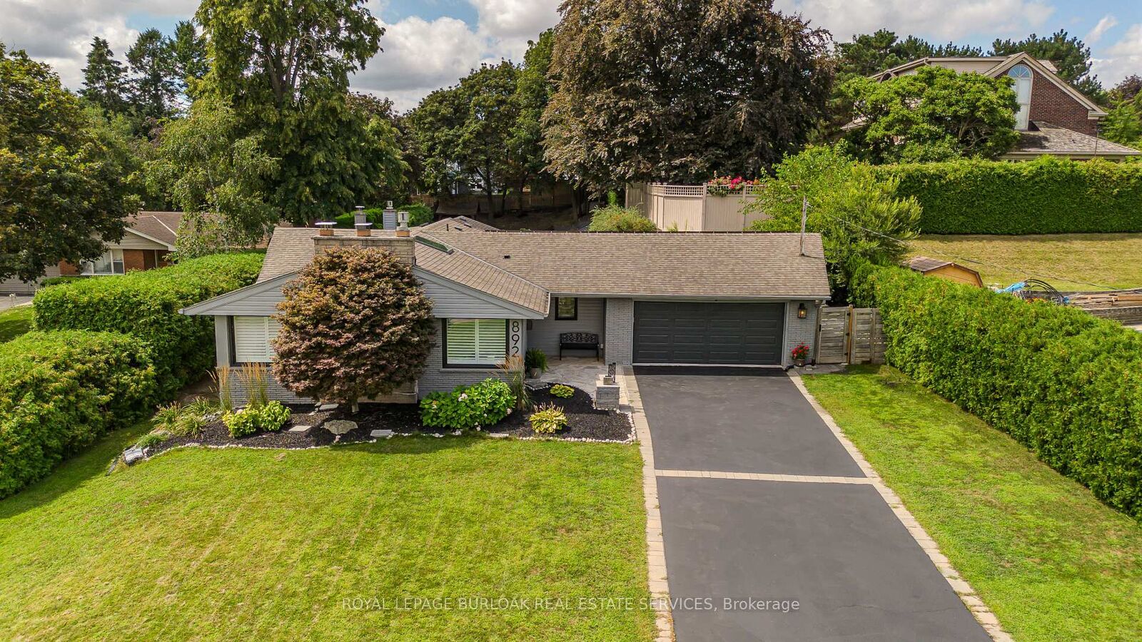 Property Photo: 892 North Shore Boulevard W ON L7T 1A8