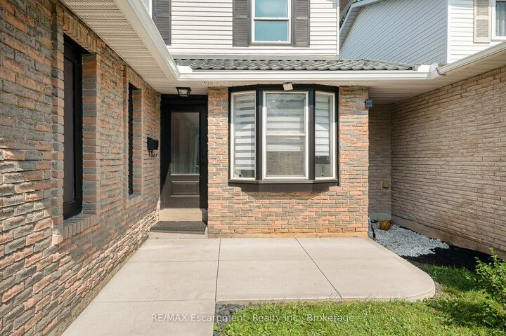 Property Photo: 2265 Middlesmoor Crescent ON L7P 3X2