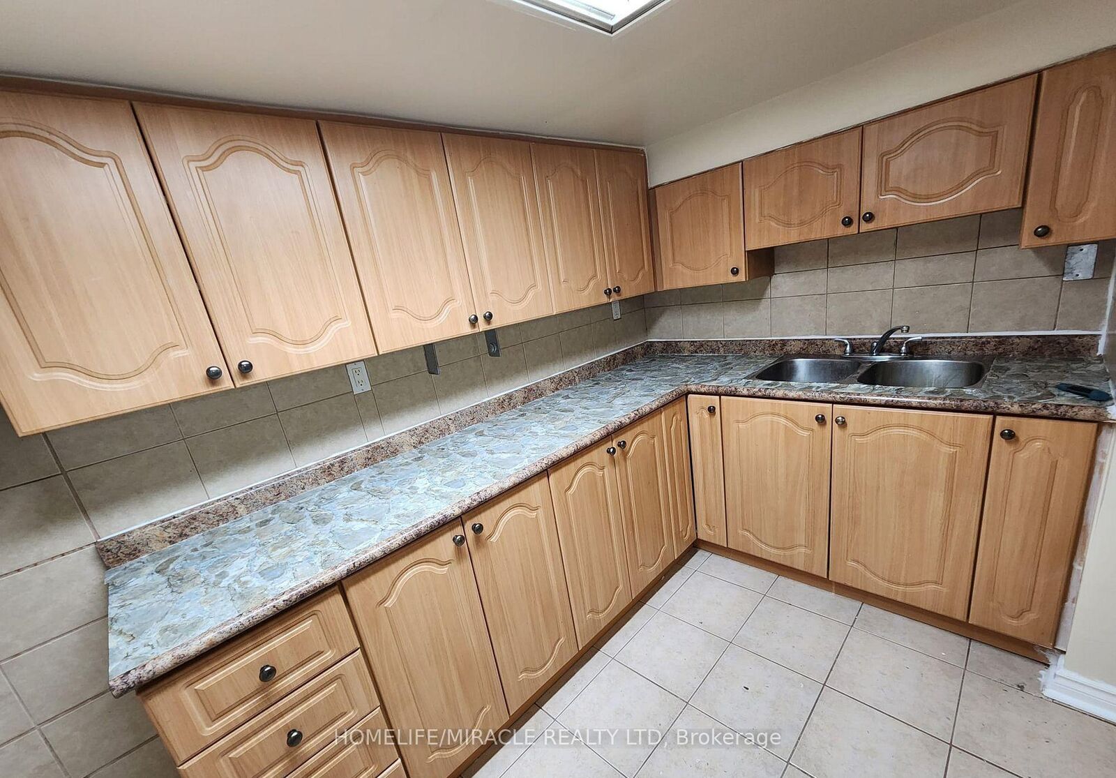 Property Photo:  45 Huntington Avenue Lower  ON M1K 4K9 