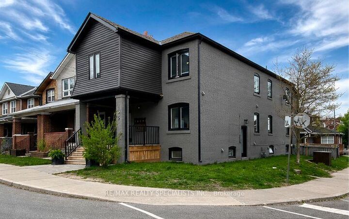 1659 Gerrard Street E — photo 1
