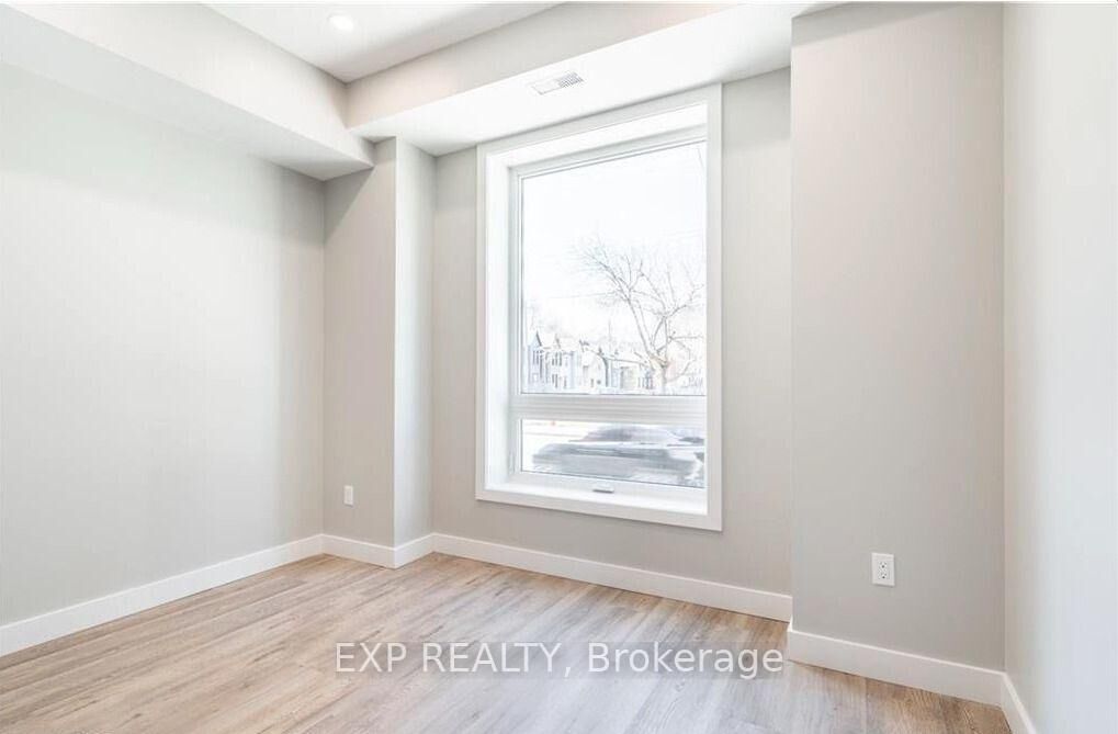 Property Photo:  104 Wellington Street N 2  ON L8R 1N3 