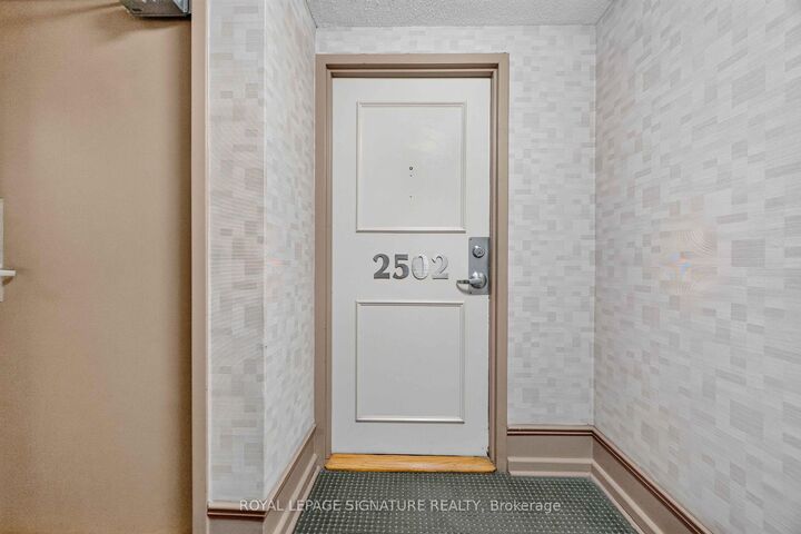 Property Photo: 715 Don Mills Road 2502 ON M3C 1S5