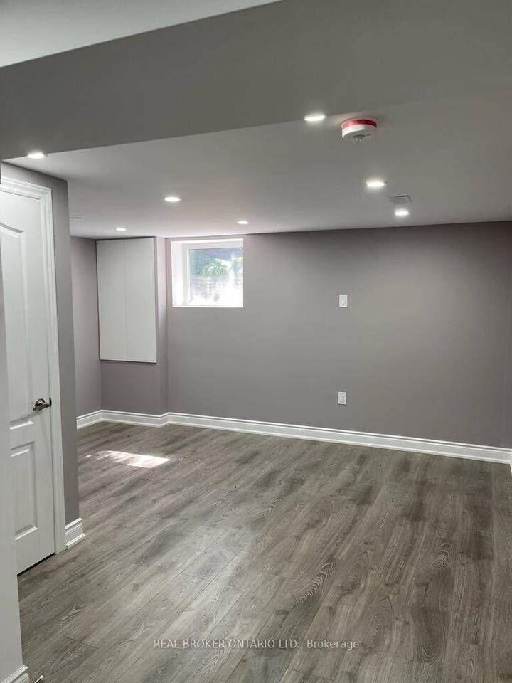 Property Photo:  320 Williams Avenue  ON L9T 2G2 