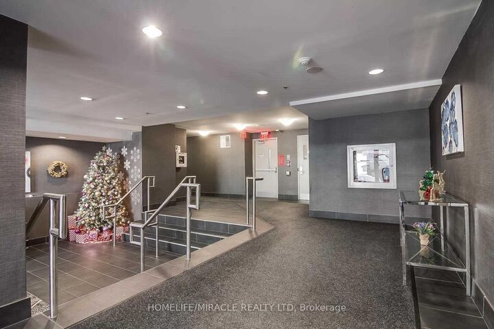 Property Photo: 816 Lansdowne Avenue 423 ON M6H 4K6