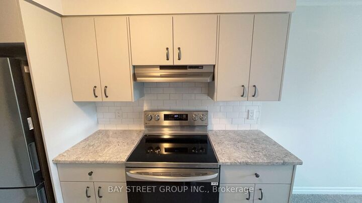 Property Photo:  75 Hillcrest Road Lower  ON L3K 6E4 