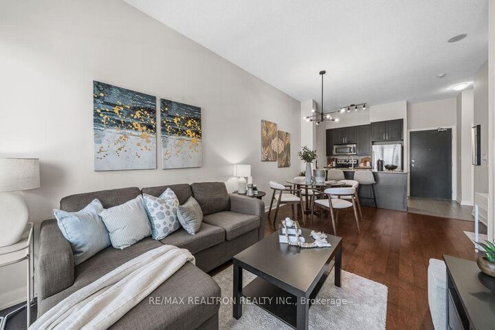 Property Photo: 4070 Confederation Parkway 506 ON L5B 0E9
