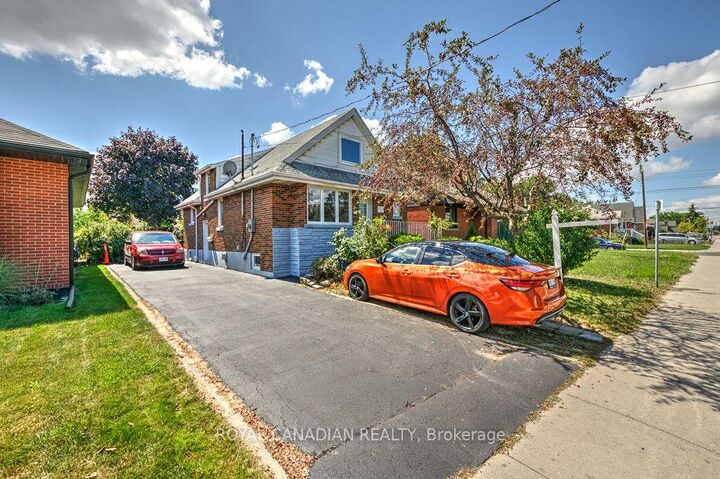Property Photo: 974 Queensdale Avenue E ON L8T 1H7