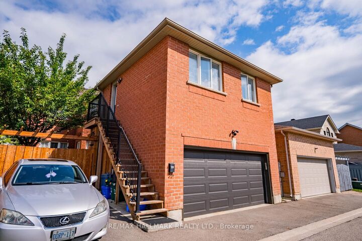Property Photo:  29 Hosta Avenue Coach House  ON L6B 0J9 
