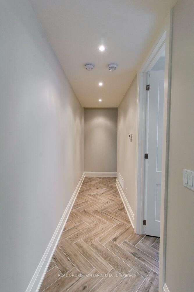 Property Photo:  692 Mount Pleasant Road 2A  ON M4S 2N3 