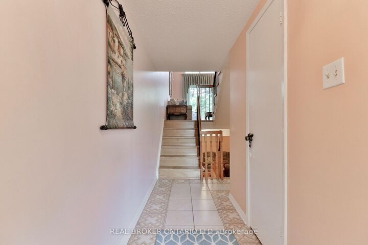 Property Photo:  1764 Rathburn Road E 16  ON L4W 2N8 