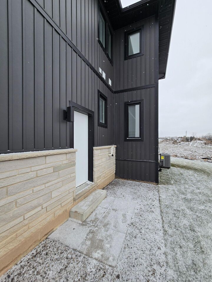 Property Photo: 7394 Splendour Drive Lower ON L2H 3V7