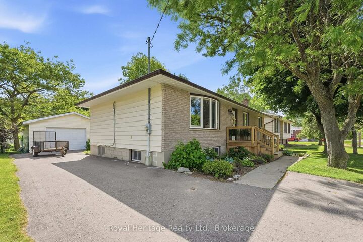 Property Photo:  93 Division Street S  ON K0K 1H0 