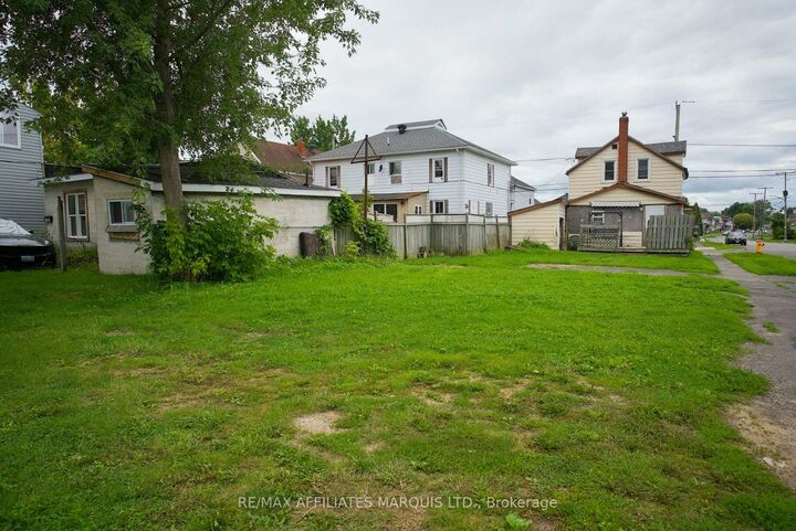 Property Photo:  829 First Street E  ON K6H 1M9 