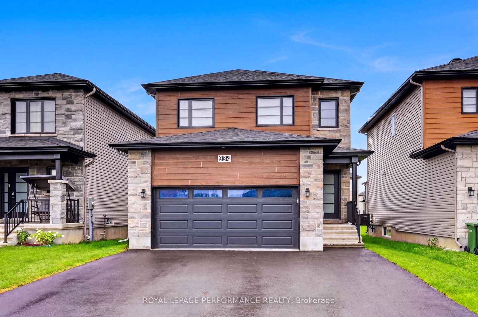 Property Photo: 934 Chablis Crescent ON K0A 1W0